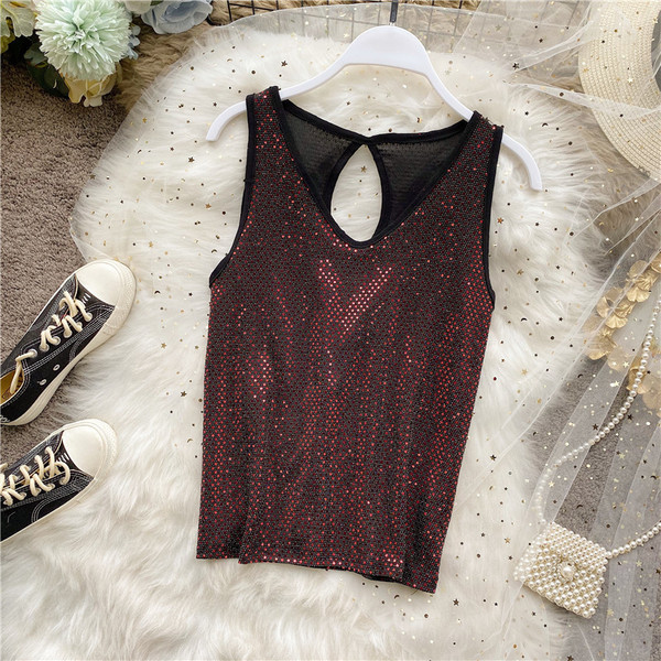 Модерен дамски потник с шпиц деколте и изрязани части