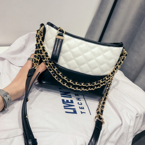 Kahevärviline metallist elemendiga lühikese ja pika sangaga naistekott