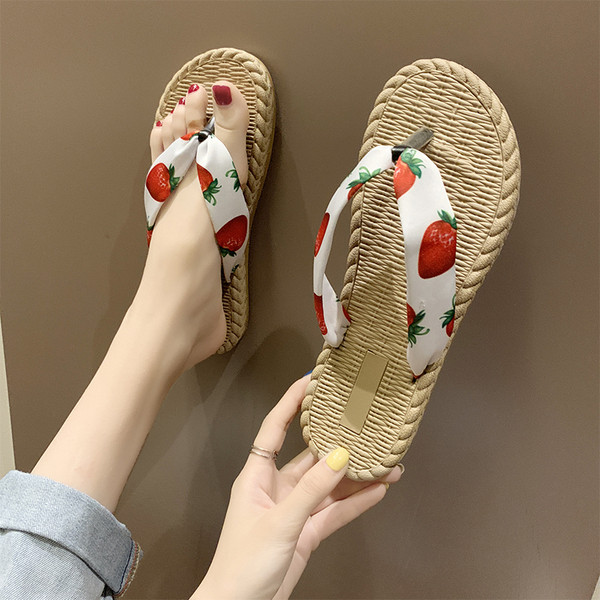 Värviliste rihmadega riidest rannasusside uus mudel