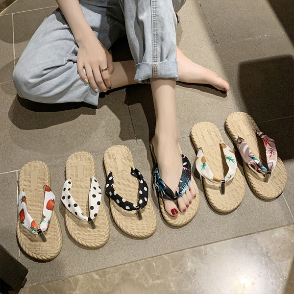 Värviliste rihmadega riidest rannasusside uus mudel