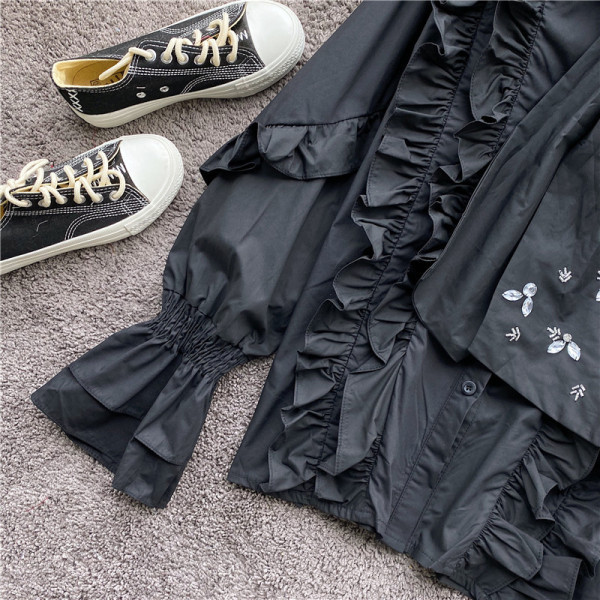 Uut mudelit lootosevarrukate, klassikalise krae ja kivikestega naiste särk