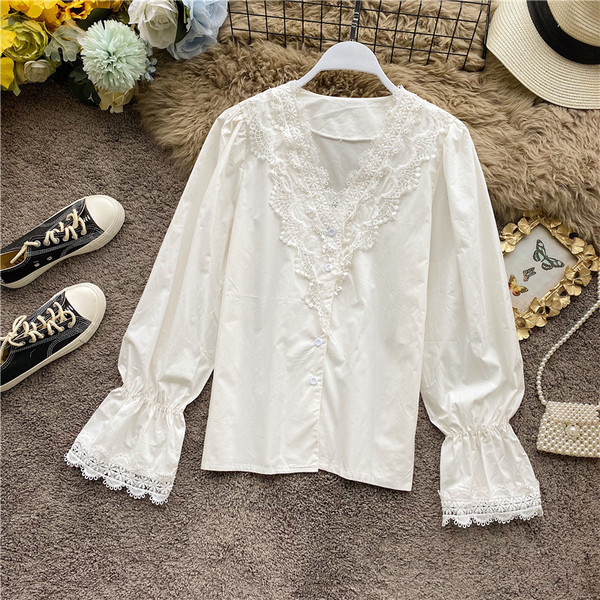 Moderna ženska košulja sa špic izrezom, čipkom i lotus rukavima