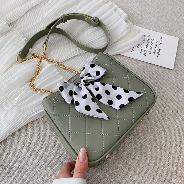 Lezser női bőr válltáska 3D pontozott szalag elemmel