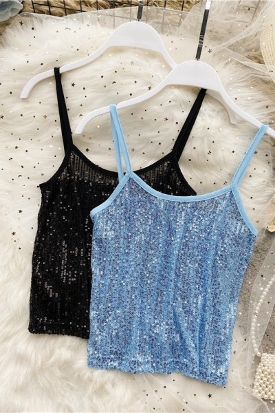 Női felső vékony pántokkal és flitterekkel