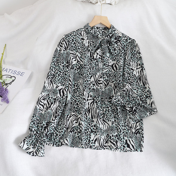 Дамска риза в ретро стил с животински десен и дълъг ръкав