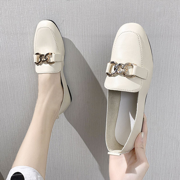 Γυναικεία casual eco δερμάτινα μοκασίνια με μεταλλικό στοιχείο