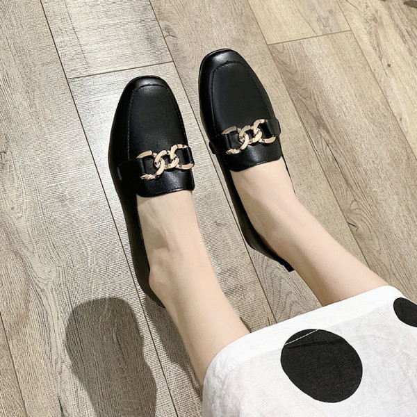 Γυναικεία casual eco δερμάτινα μοκασίνια με μεταλλικό στοιχείο