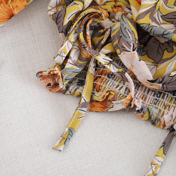 Kandilise kaelusega, lipsude ja lillemustriga vabaaja naiste pluus