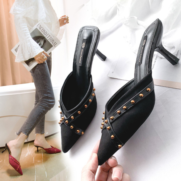 Stílusos női velúr papucs hegyes orrral és sarokkal