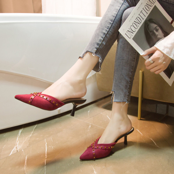 Stílusos női velúr papucs hegyes orrral és sarokkal