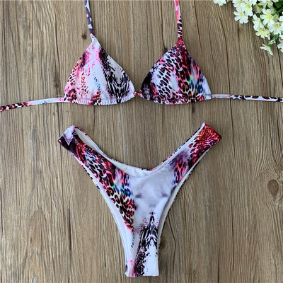 Многоцветен бански костюм с животински десен и триъгълно горнище