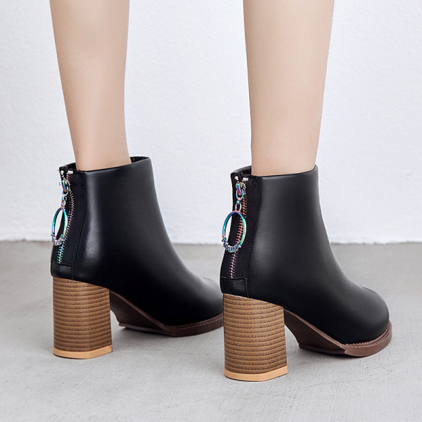 Дамски пролетно - есенни боти с дебел ток и цип