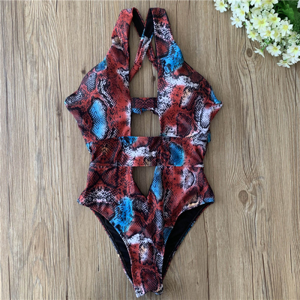 НОВ Модел цял бански костюм с змийски принт и изрязани части