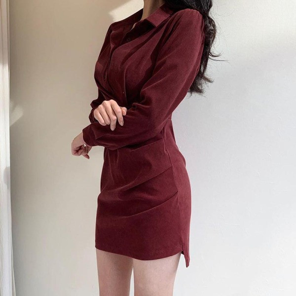 Modern női ruha Karcsú modell klasszikus gallérral és gombokkal