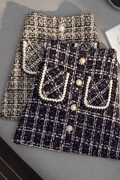 Stílusos női őszi-téli szoknya gombokkal és zsebekkel, magas derékkal