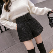 Őszi-téli rövidnadrág magas derékkal, fekete övvel