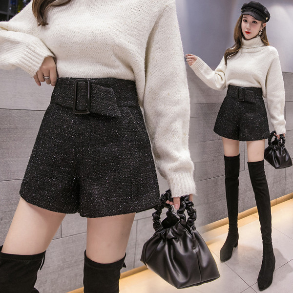 Őszi-téli rövidnadrág magas derékkal, fekete övvel