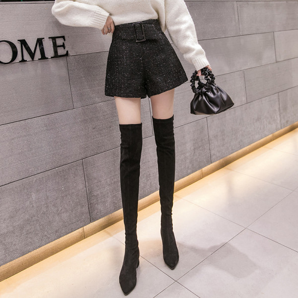 Őszi-téli rövidnadrág magas derékkal, fekete övvel