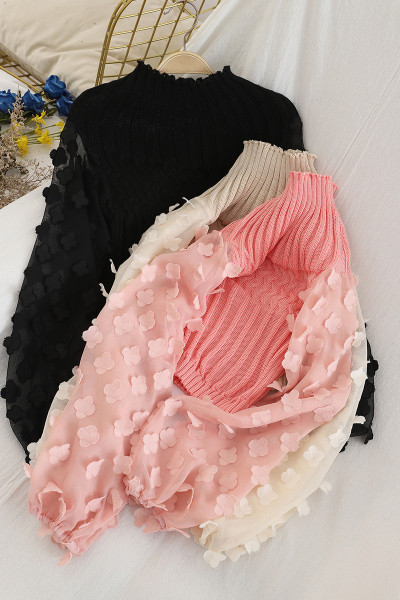 Női pulóver félmagas gallérral és széles ujjú 3D virág elemmel