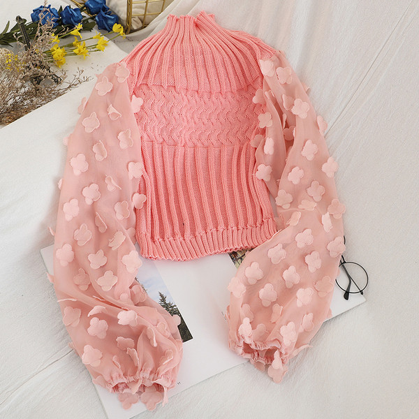 Női pulóver félmagas gallérral és széles ujjú 3D virág elemmel