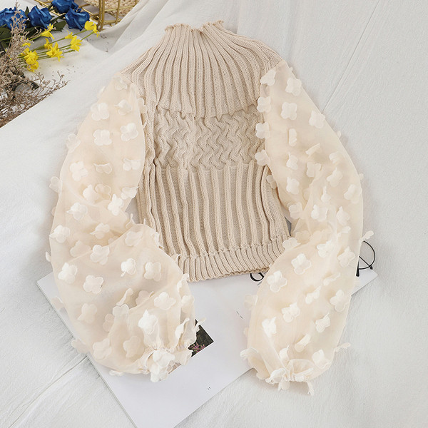 Női pulóver félmagas gallérral és széles ujjú 3D virág elemmel