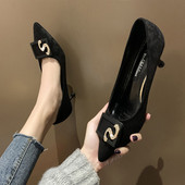 Elegantsed naiste teravatipulised kontsa ja metallist kaunistusega kingad