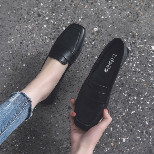 Női bőr mokaszin alacsony talpú sima modellel