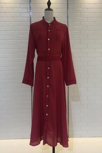 Moderna ženska duga haljina s gumbima i vezicama u struku