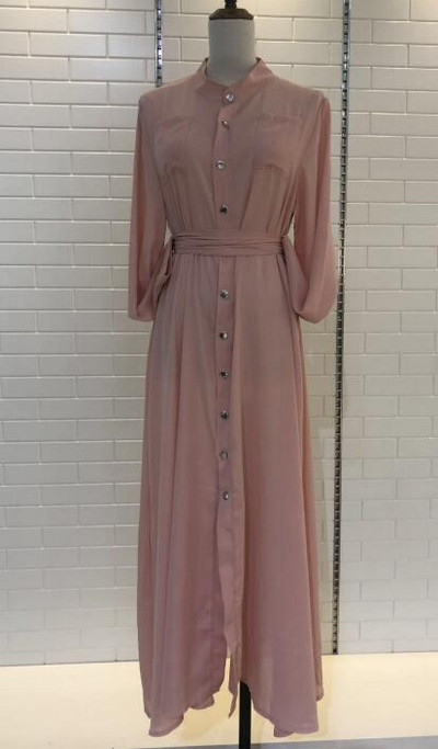 Moderna ženska duga haljina s gumbima i vezicama u struku