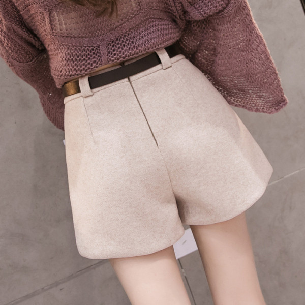 Дамски есенно-зимни къси панталони с колан и джобове - с висока талия в черен и бежов цвят 