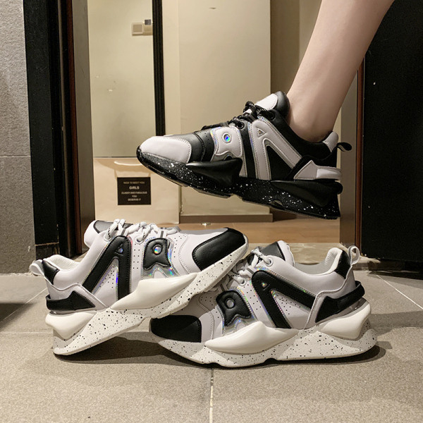 Modern női fekete-fehér tornacipő