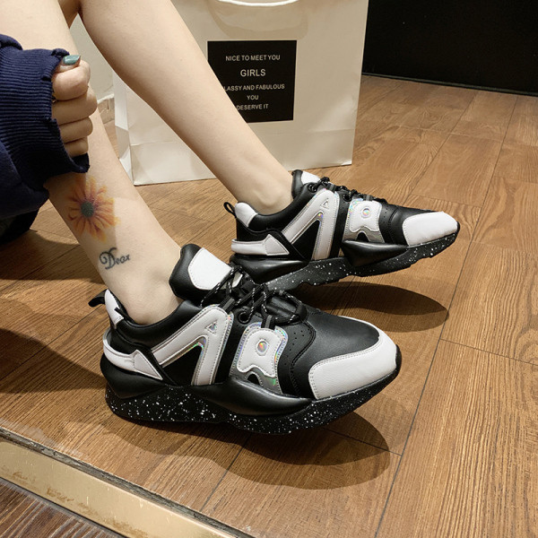 Modern női fekete-fehér tornacipő