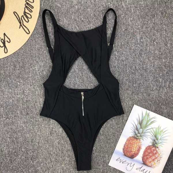 Черен цял бански с изрязани части, гол гръб и цип