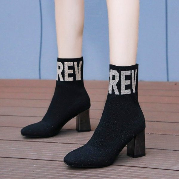 Модерни дамски боти с дебел ток тип чорапи