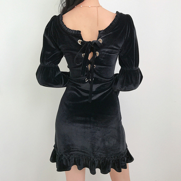 Модерна дамска рокля с квадратно деколте,връзки и лотос ръкави