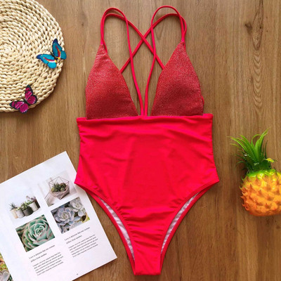 Стилен цял бански с дълбоко деколте и кръстосани презрамки на гърба