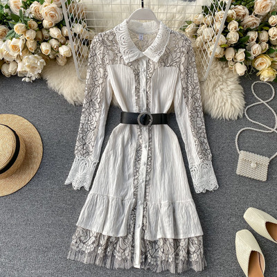 Modern női csipkeruha pólógallérral és övvel