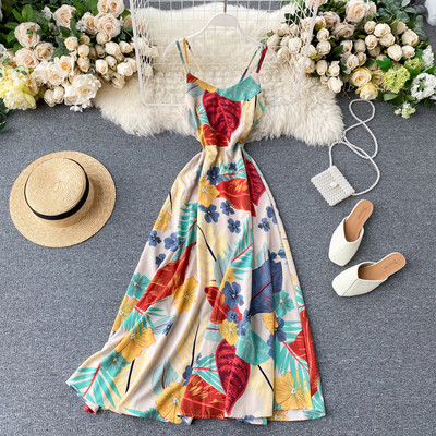 Дълга дамска рокля с флорален десен и тънки презрамки