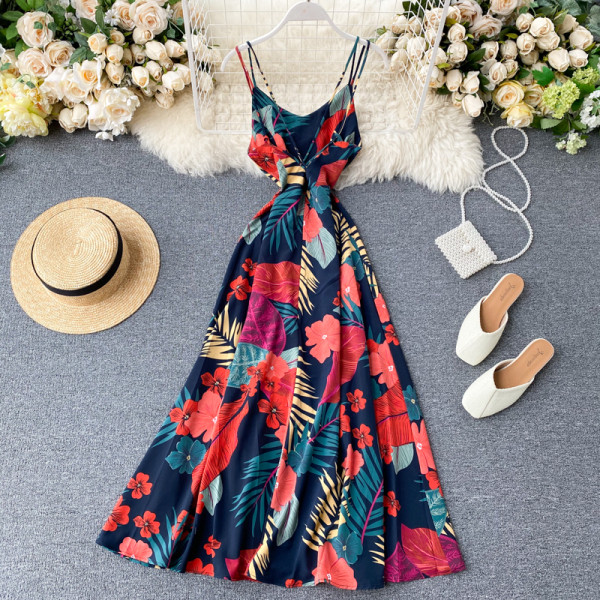 Дълга дамска рокля с флорален десен и тънки презрамки