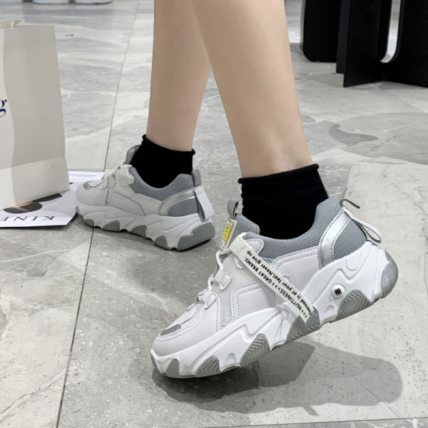 Alkalmi női tavaszi tornacipő magas talppal