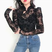 Moderan ženski tuljanski bodi s niskim ovratnikom i dugim rukavima