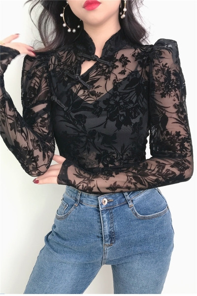 Moderan ženski tuljanski bodi s niskim ovratnikom i dugim rukavima