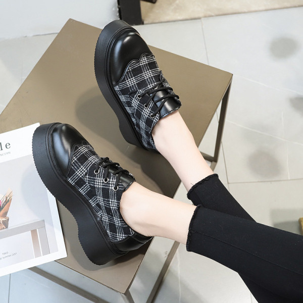 Дамски ежедневни обувки на платформа от еко кожа и текстил