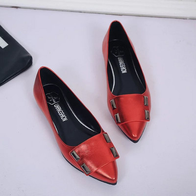 Дамски ежедневни обувки заострен модел от еко кожа