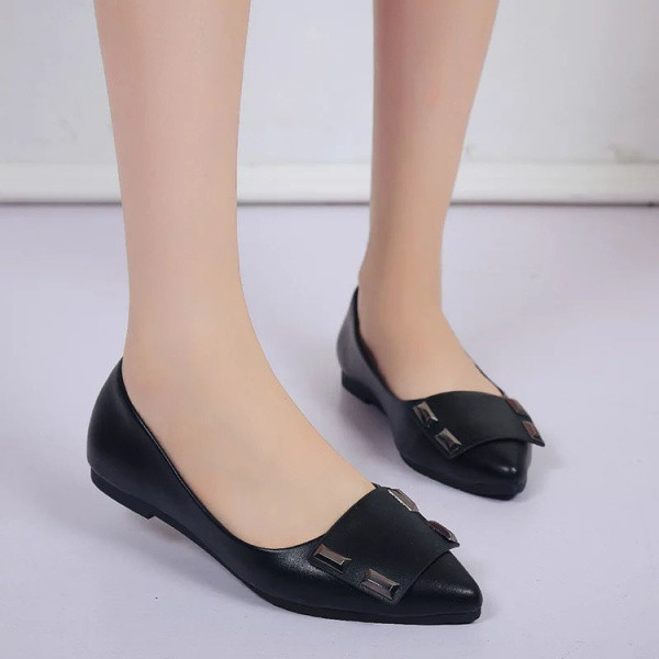 Дамски ежедневни обувки заострен модел от еко кожа