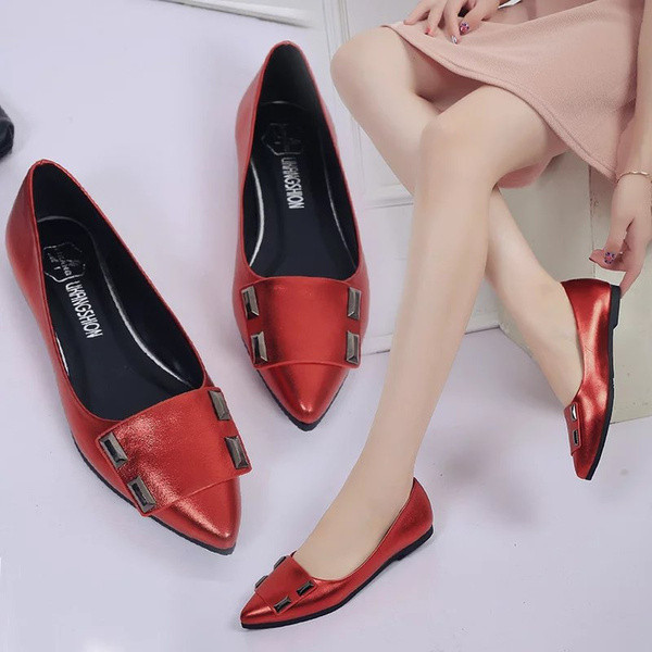 Дамски ежедневни обувки заострен модел от еко кожа