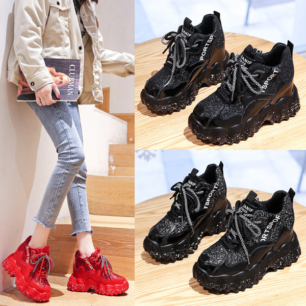 Modern női lakkbőr tornacipő flitterekkel és magas talppal