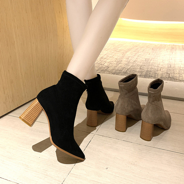 Заострен модел дамски боти с висок дебел ток - тип чорапи