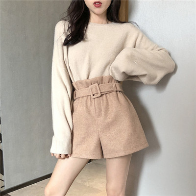 Női téli rövidnadrág magas derékkal és övvel