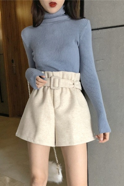 Női téli rövidnadrág magas derékkal és övvel